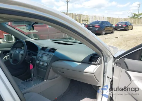 2011 Toyota Camry Le z USA, uszkodzony, nr VIN 4T1BF3EK3BU770056